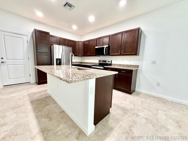 Building Photo - 4093 Longwood Lake Sq