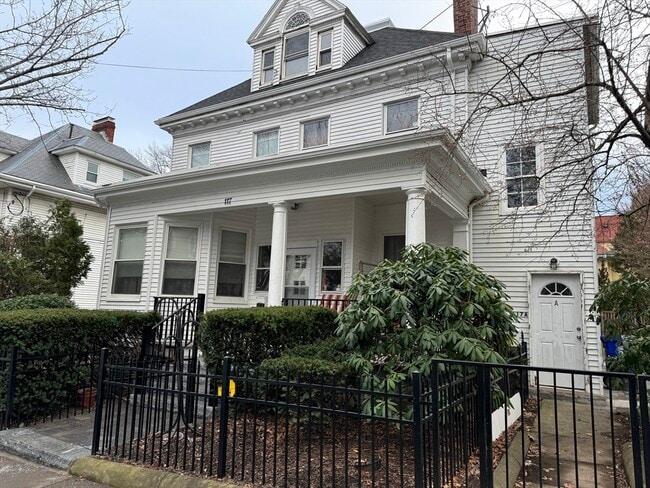 Building Photo - 116 Thorndike St