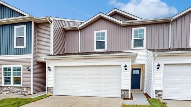 Building Photo - Brixin Townhomes at Sunset Meadows