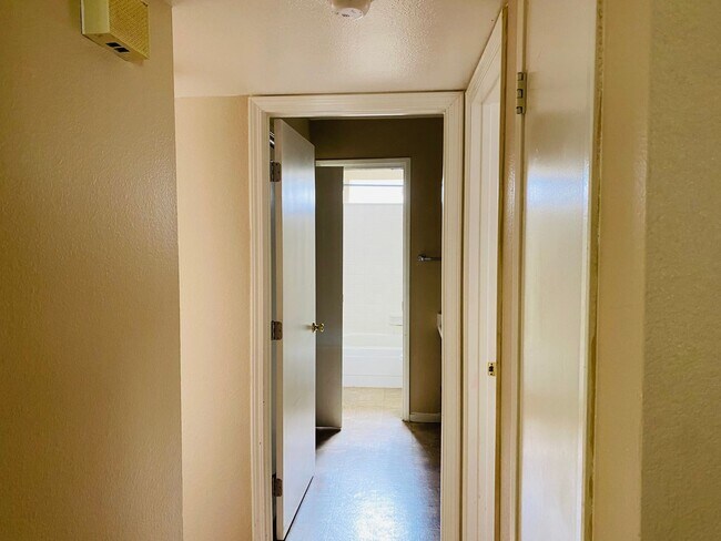 Foto del edificio - Central Location, Easy Commute