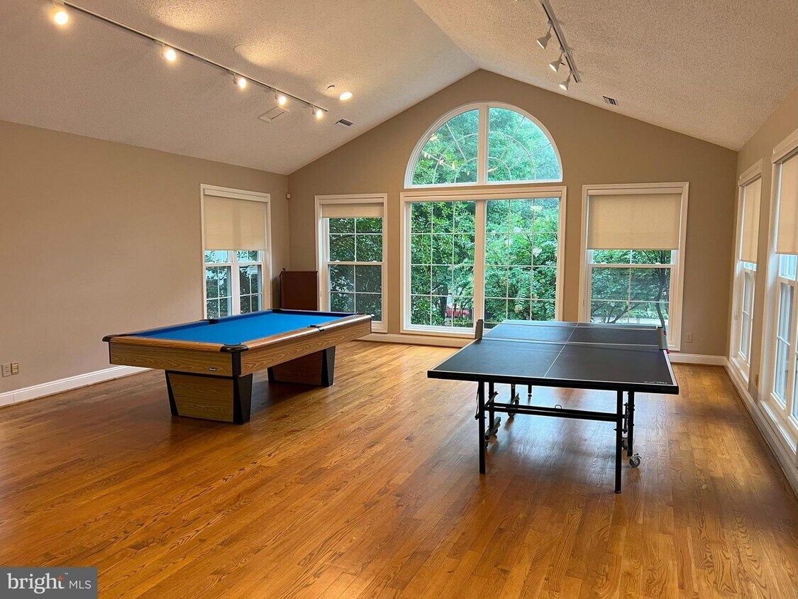 1504 Lincoln Way Unit 121, McLean, VA 22102 Room for Rent in McLean