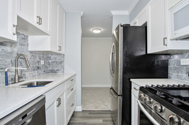 Building Photo - 5 Oak Creek Dr
