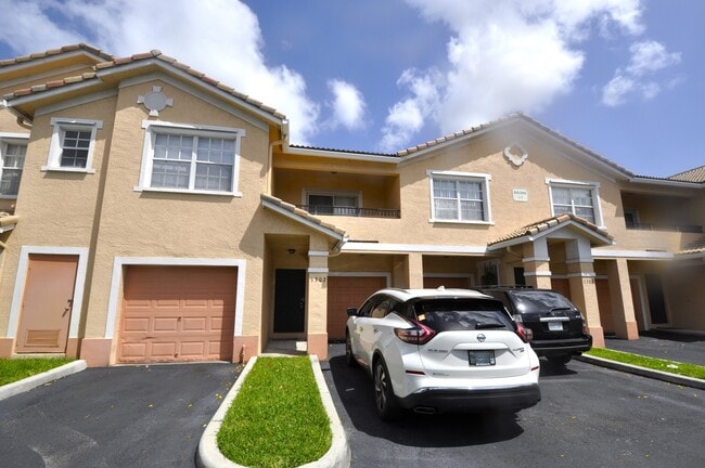 Photo - 1302 Belmont Ln Townhome