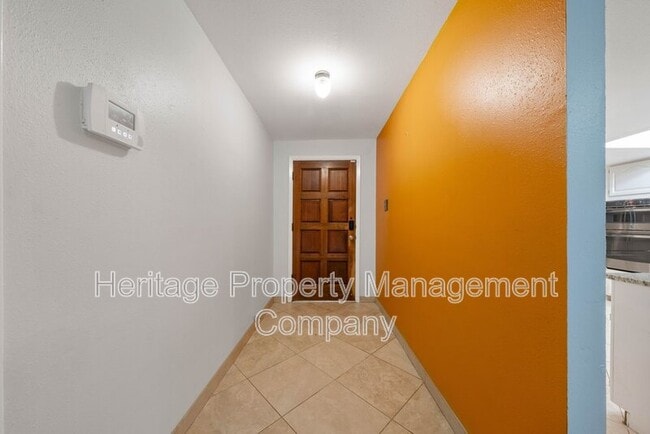 Building Photo - 13906 N Hills Village Dr