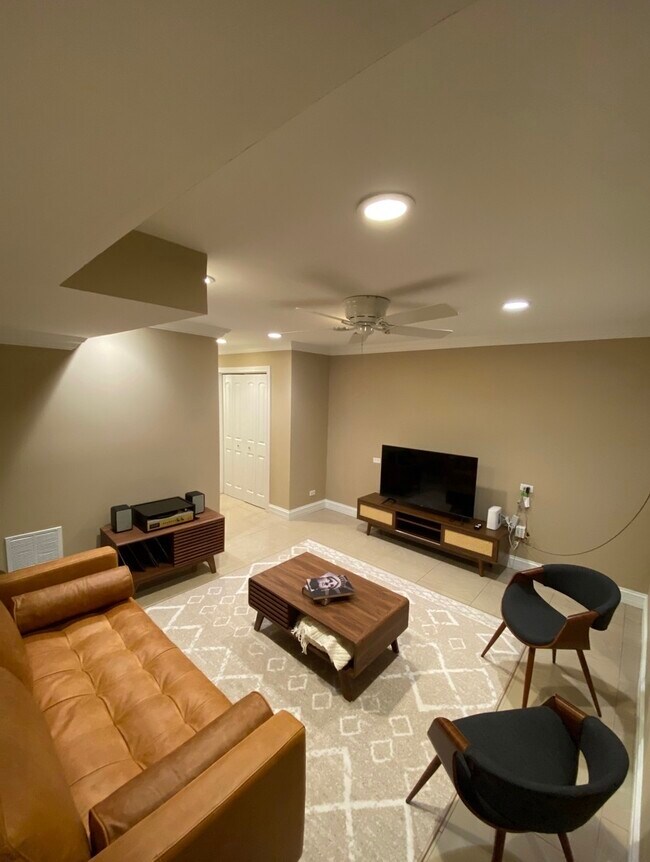 Foto del edificio - 816 N Hermitage Ave