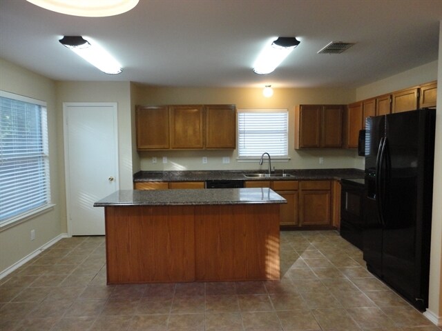 Foto del edificio - 3552 Peachtree Ln
