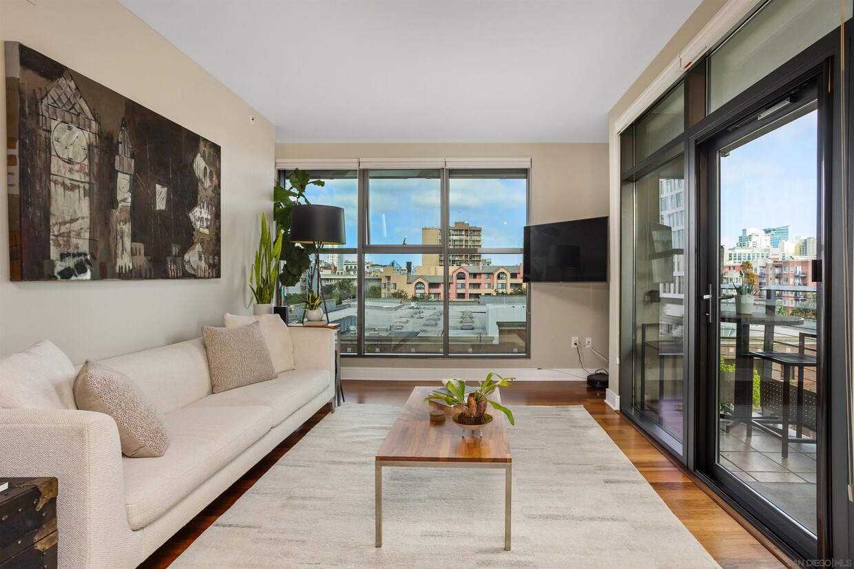 Foto principal - 645 Front St