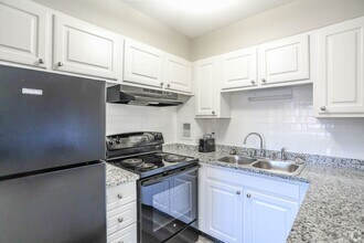 Building Photo - Lakeview Gardens Apartments