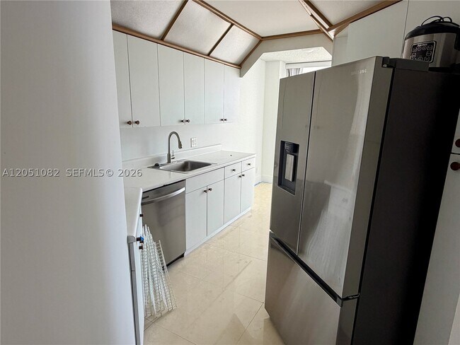 Foto del edificio - 3610 Yacht Club Dr