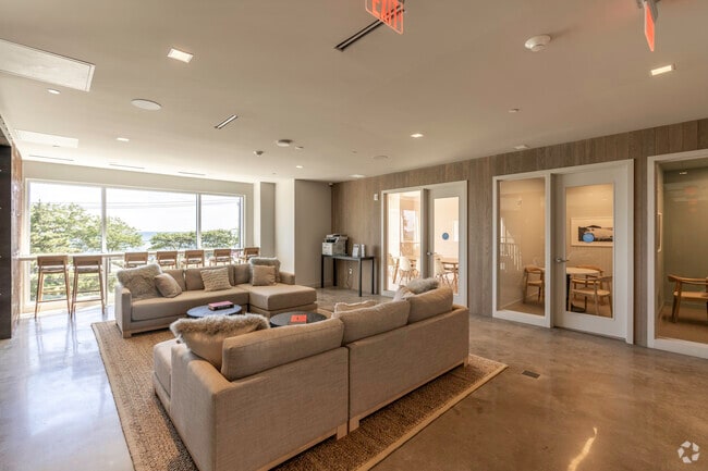 Interior Photo - The Robinson