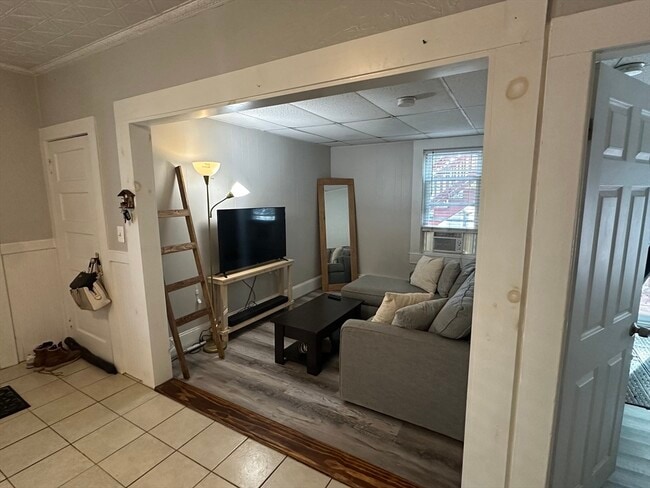 Foto del edificio - 266 W 6th St