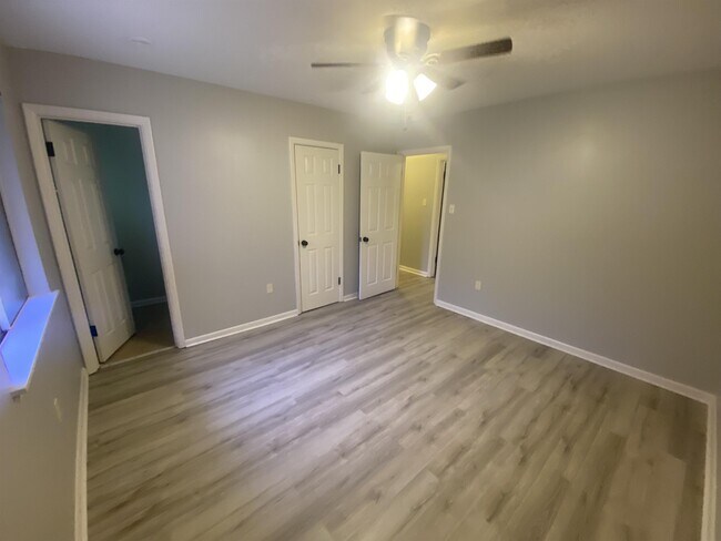 Foto del edificio - 9225 Woodbine St