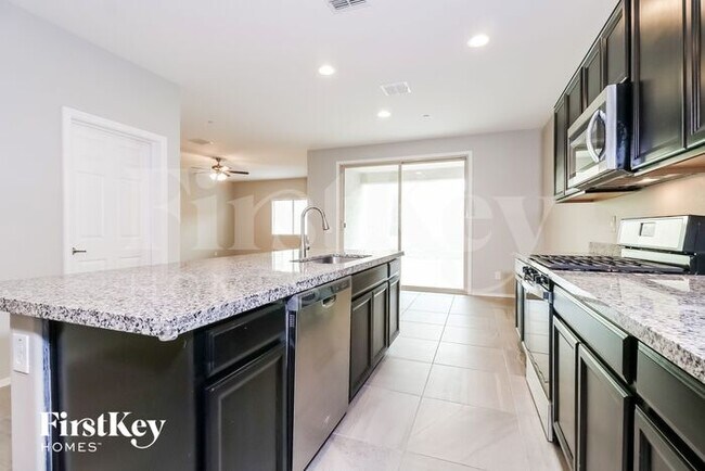 Foto del edificio - 21158 W Holly St