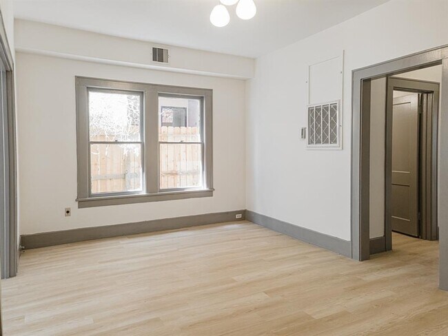Building Photo - 1528 Maryland St