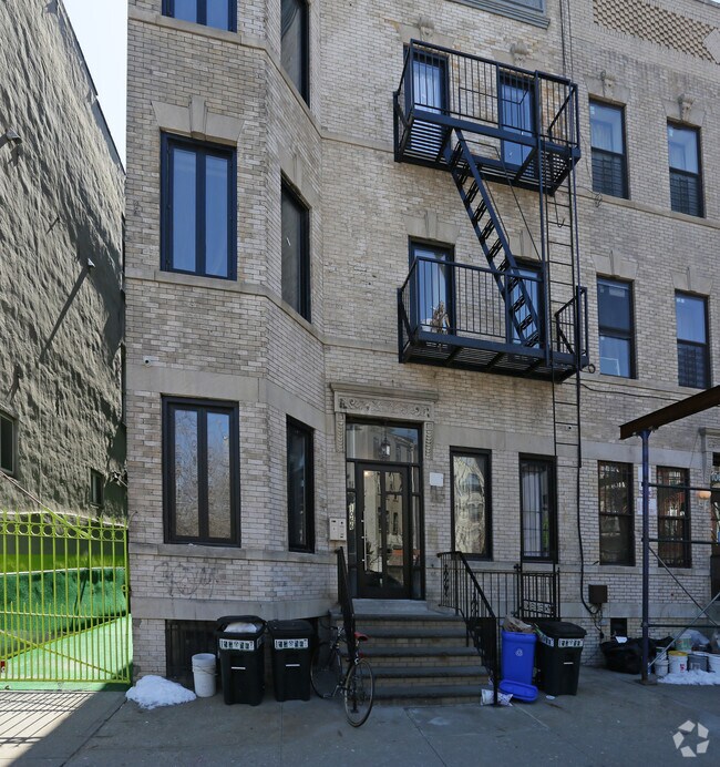 Building Photo - 1066 Putnam Ave