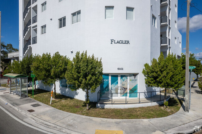 Foto del edificio - 6001 W Flagler St