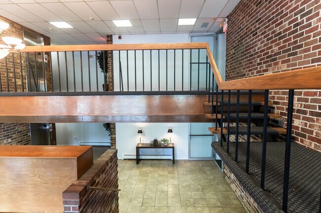 Foto del edificio - 1121 W Ogden Ave