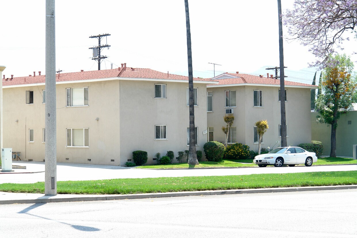 Primary Photo - 608 W Glenoaks Blvd