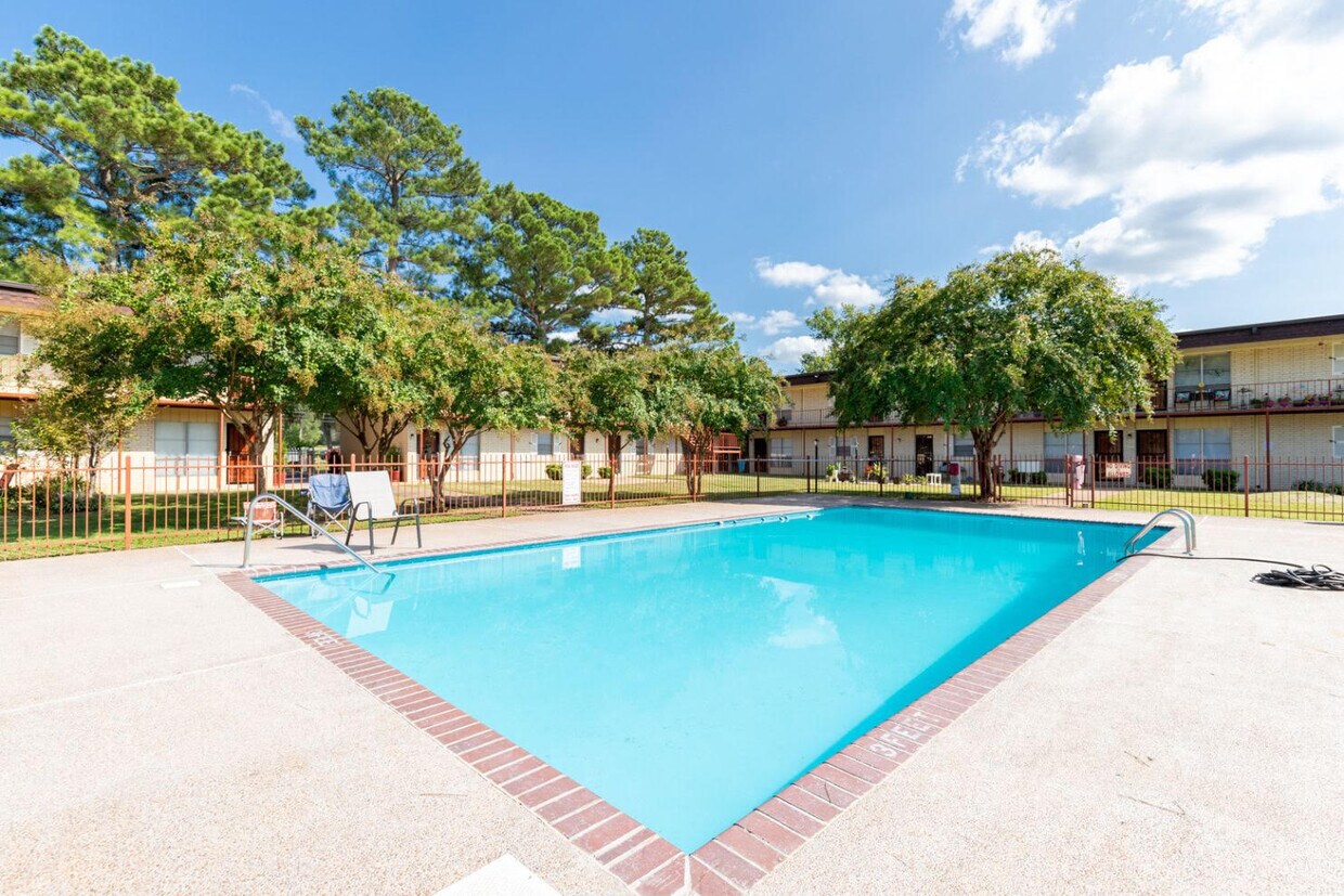 Foto principal - Courtyard Off the Square Apartments