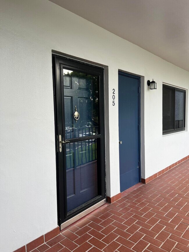 Foto del edificio - 4278 Deste Ct