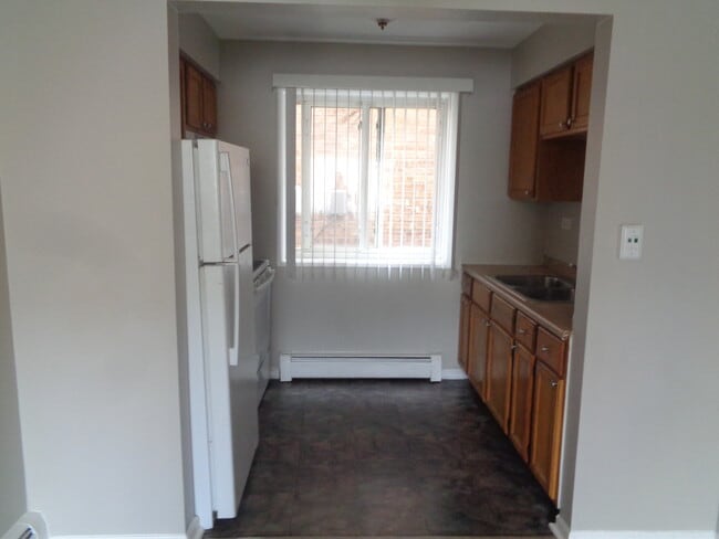 Building Photo - 5720 W 95th St