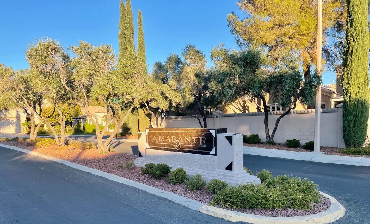 Foto del edificio - COMING SOON: 4 Bd, 3 bth in Stunning in Su...