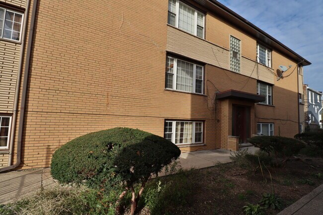 Building Photo - 13033 Seeley Ave