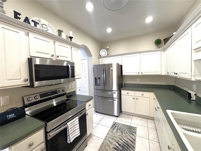 Building Photo - 1759 Fountain View Cir