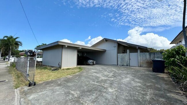 Building Photo - 663 Hunalewa St