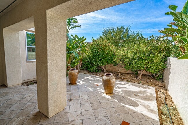 Building Photo - 5 Bedroom Home for Rent in Valencia!