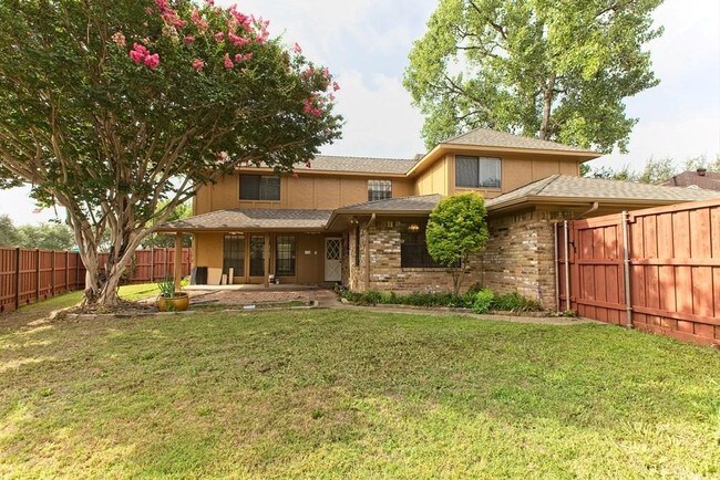 Building Photo - 4337 Country Club Dr