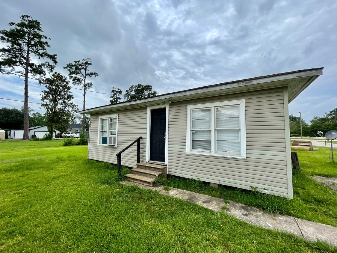 485 Old Hwy 90 E, Vidor, TX 77662 House Rental in Vidor, TX