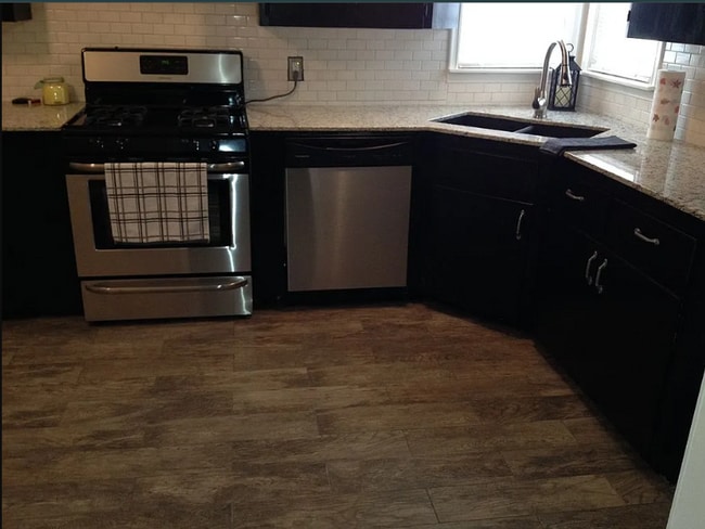 Building Photo - 4 Bed | 2 Bath in Midtown!