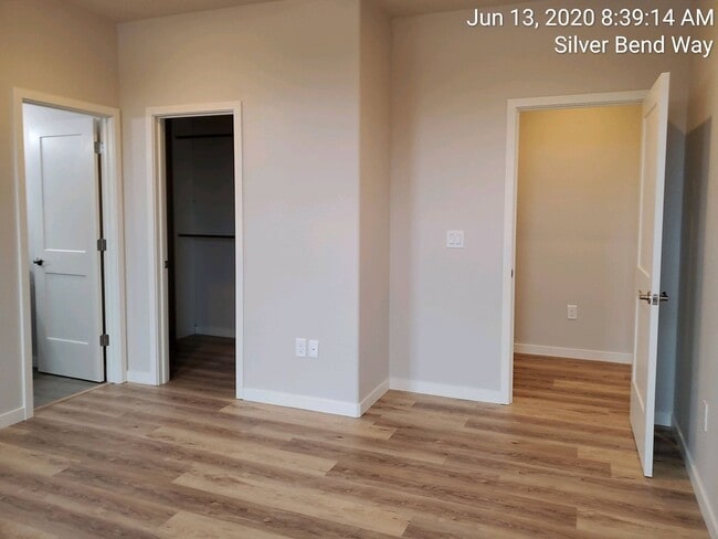 Building Photo - 244 Silver Bend Way
