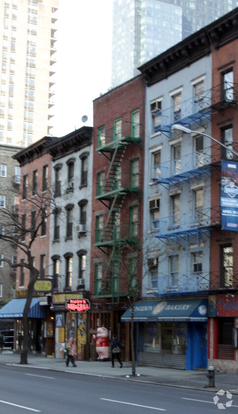 Building Photo - 627 9th Ave