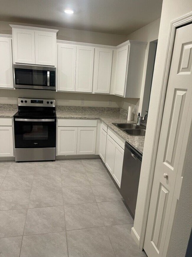 Building Photo - 7438 Tourmaline Dr