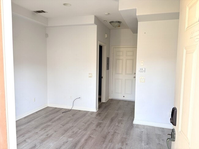 Building Photo - 5867 Western Ave