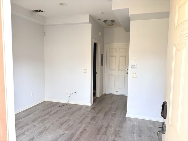 Foto del edificio - 5867 Western Ave