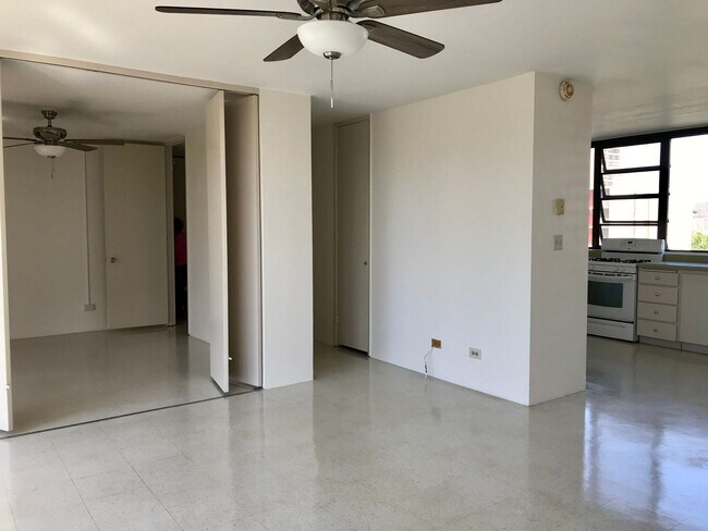 Foto del edificio - 2/2/1 with Den/3rd Bedroom (Elec, Water, Sewer, Hot Water, Gas Included in Rent!)