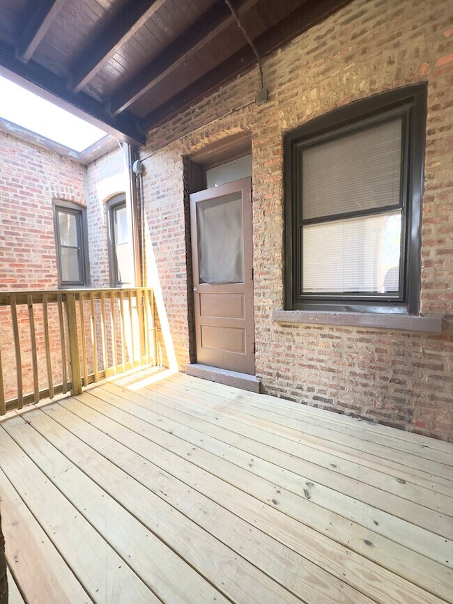 Foto del edificio - 1417 W Rosemont Ave