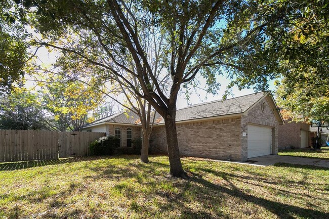 Foto del edificio - 5734 Wandering Creek Dr