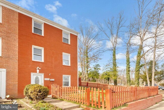 Building Photo - 2900 Williamsburg Ct