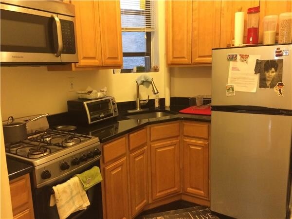 Primary Photo - 331 E 14th St