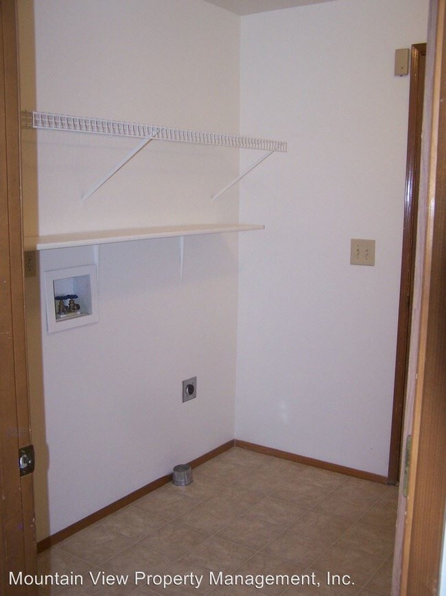 Foto del edificio - 3 br, 2 bath House - 2962 NE Bluebell Lane