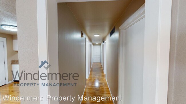 Foto del edificio - 3 br, 2 bath House - 1240 Whitman Street