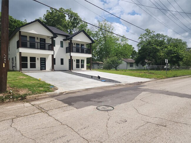 Foto del edificio - 2651 Beaumont Ave