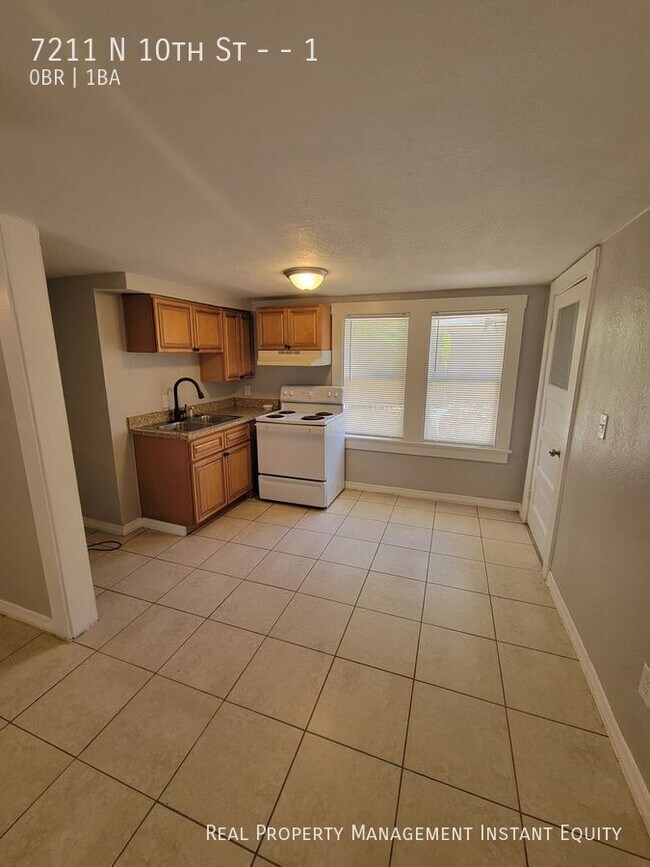 Foto del edificio - 7211 N 10th St