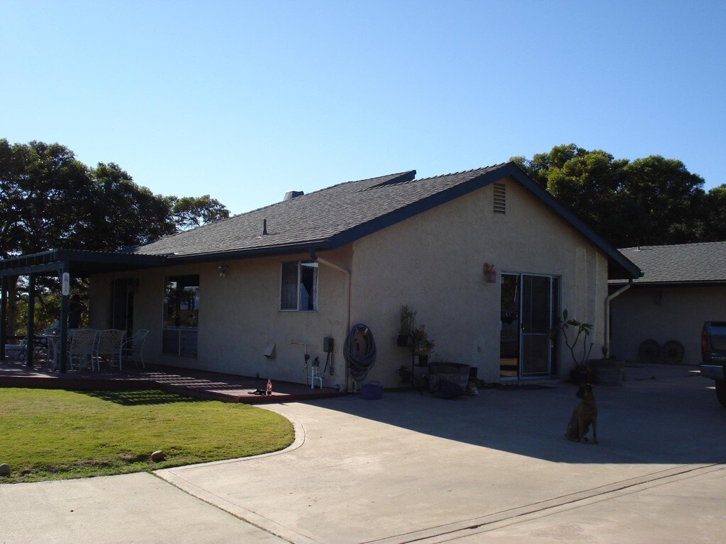 Foto del edificio - 3220 Reservoir Drive