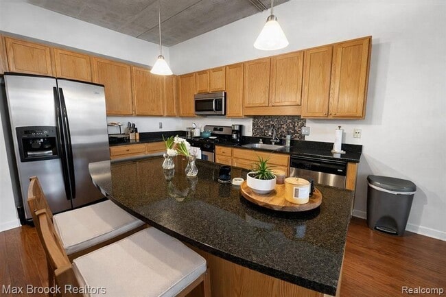 Building Photo - 101 Curry Ave