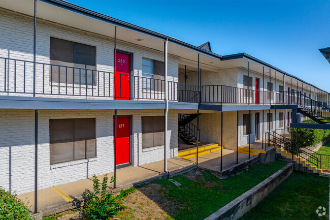 Community Unit Exteriors - Arabella Apartments